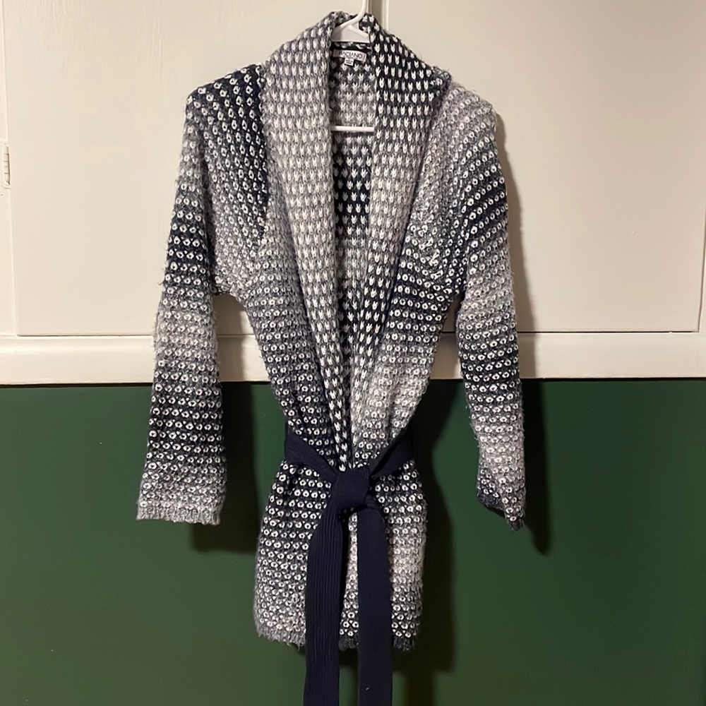Super soft wrap sweater with pockets. Size: large